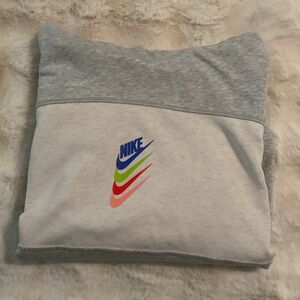 Nike Boys Heather Gray Sweatshirt With Multicolored Checks- XL